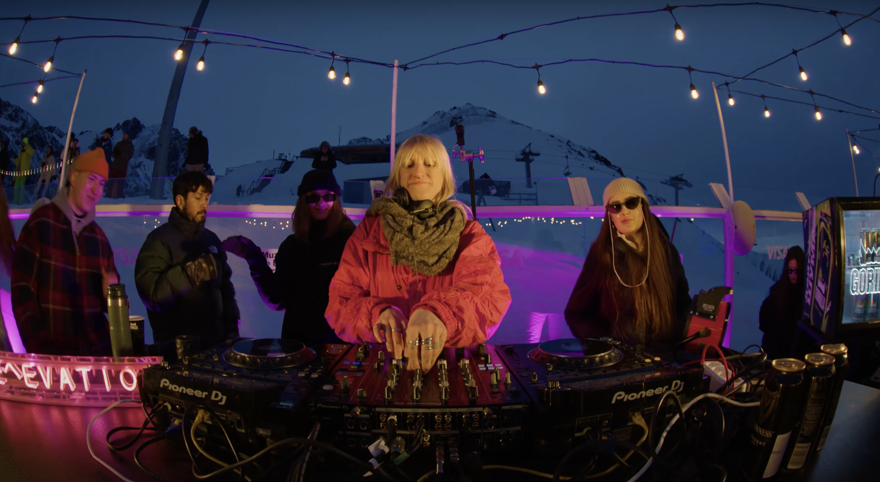 Как прошла высокогорная вечеринка Elevation с Britta Arnold
